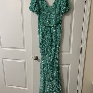 Elegant Green Sequin Maxi Dress short sleeve
